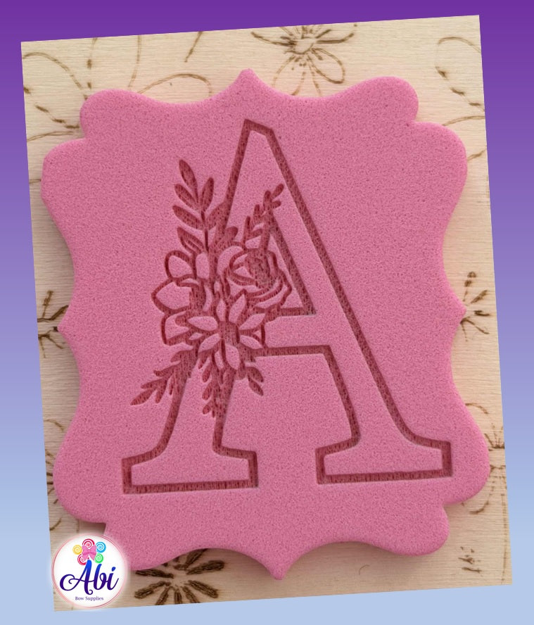 Sello de Relieve. Iniciales